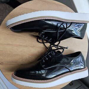 Shoes size 9